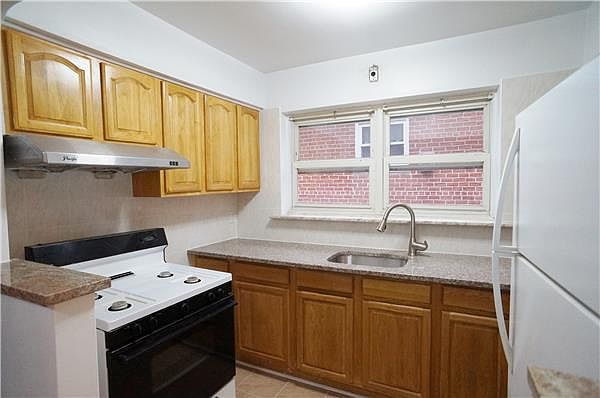 1st image of 8769 24th Ave #2