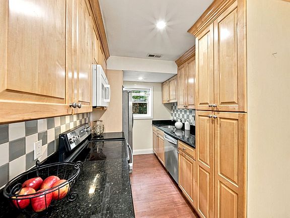 5th image of 160 Newton St APT 3