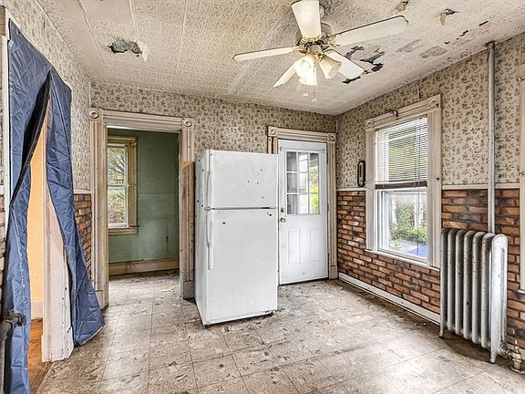 4th image of 38 Phoenix St