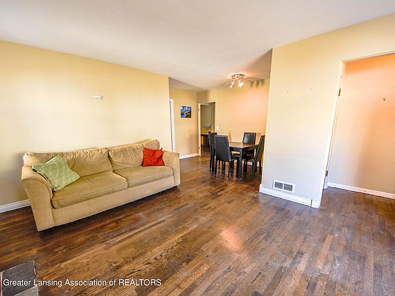 4th image of 1002 Albert Ave