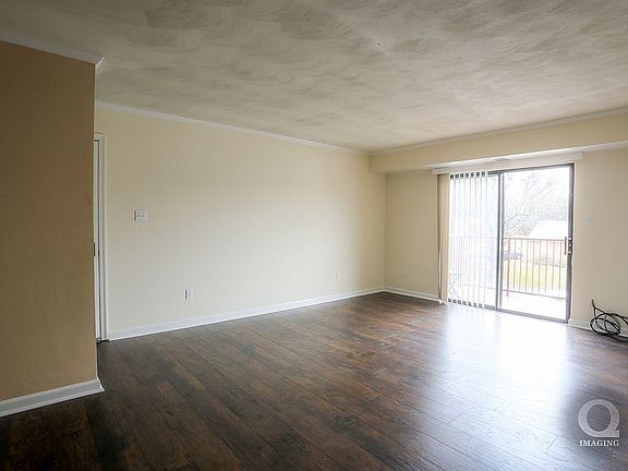 3rd image of 909 Montgomery St APT I