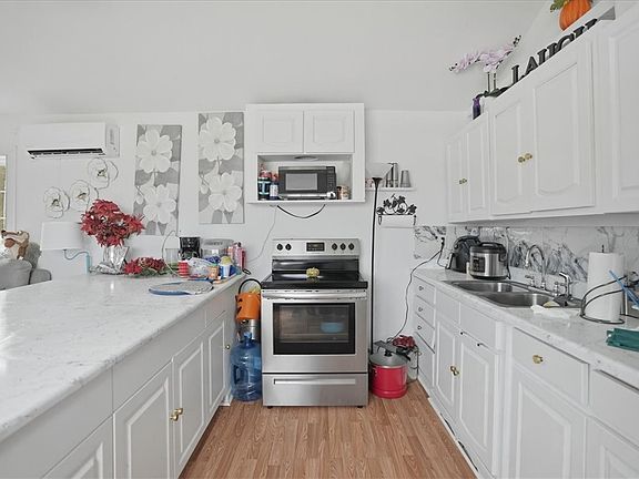 5th image of 300 Packinghouse Rd