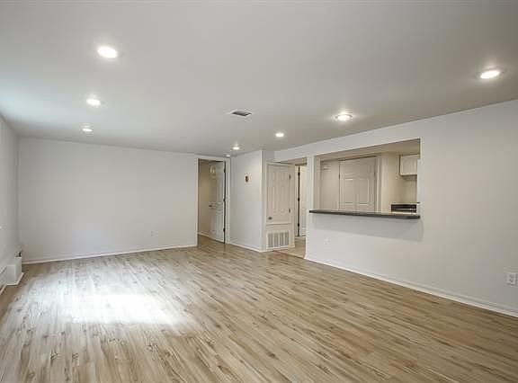 2nd image of 400 Pine St