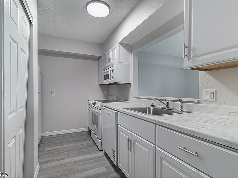 7410 Lake Breeze Dr #508 — Photo 5