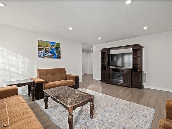 3rd image of 34959 Maurer Blvd