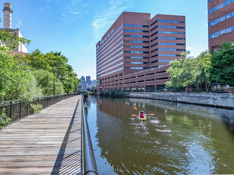 We're located less than 3 blocks from Boston's scenic Broad Canal walk.