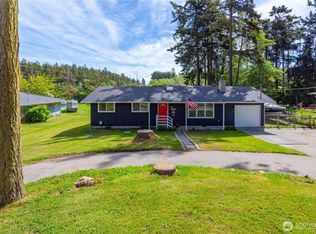 1986 Peacock Ln, Oak Harbor, WA 98277