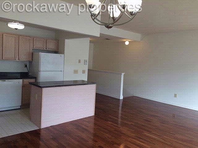2nd image of 208 Beach 79th St #B