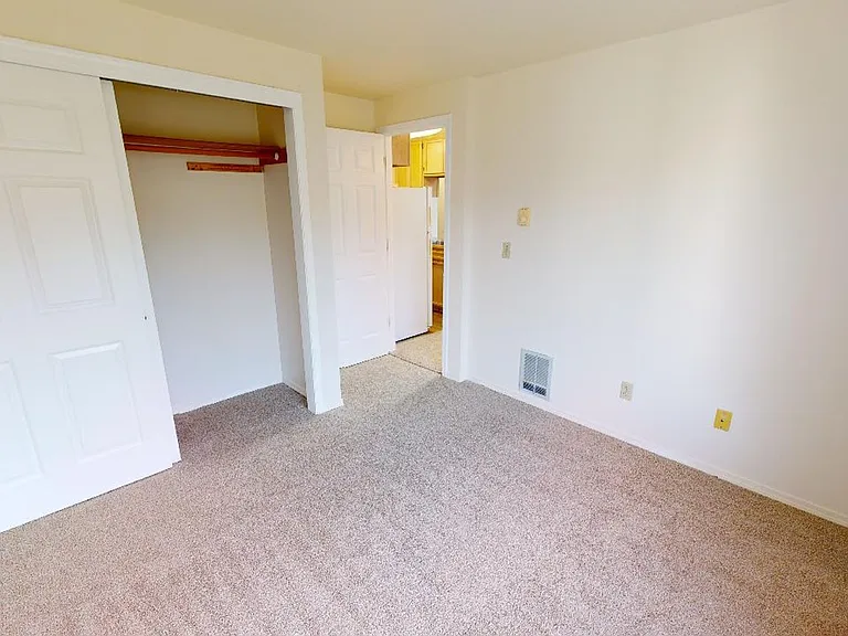 5307 Live Close To University Village And Uw! — Photo 19