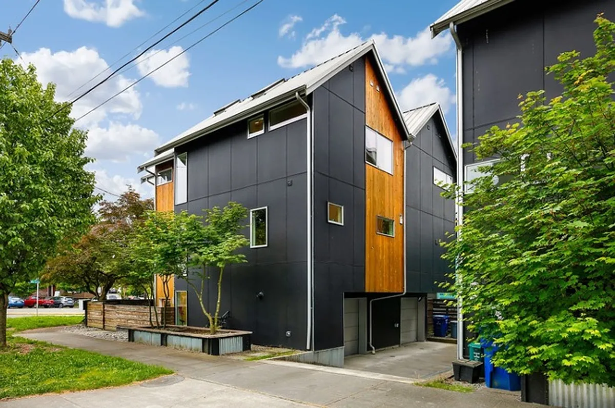 Building Photo - 1115 NE 78th St