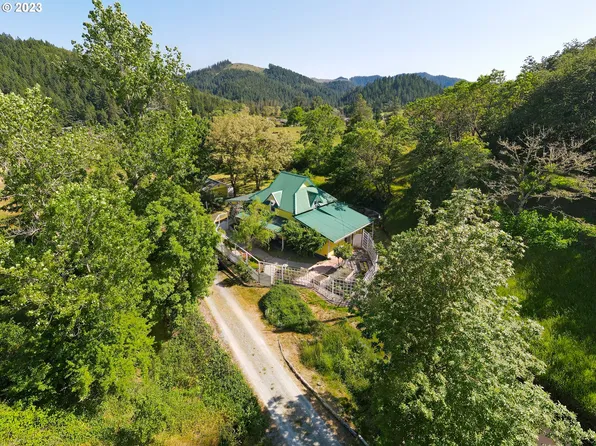 1878 S Myrtle Rd, Myrtle Creek, OR 97457
