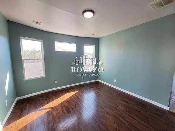 5th image of 356 6th Ave W Floor 3