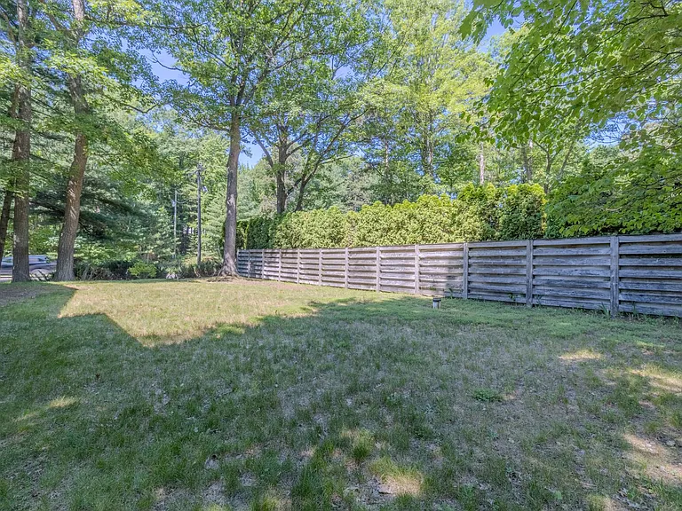 4015 Holiday North Ct — Photo 32