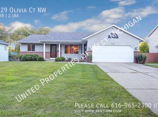 229 Olivia Ct NW, Grand Rapids, MI 49504