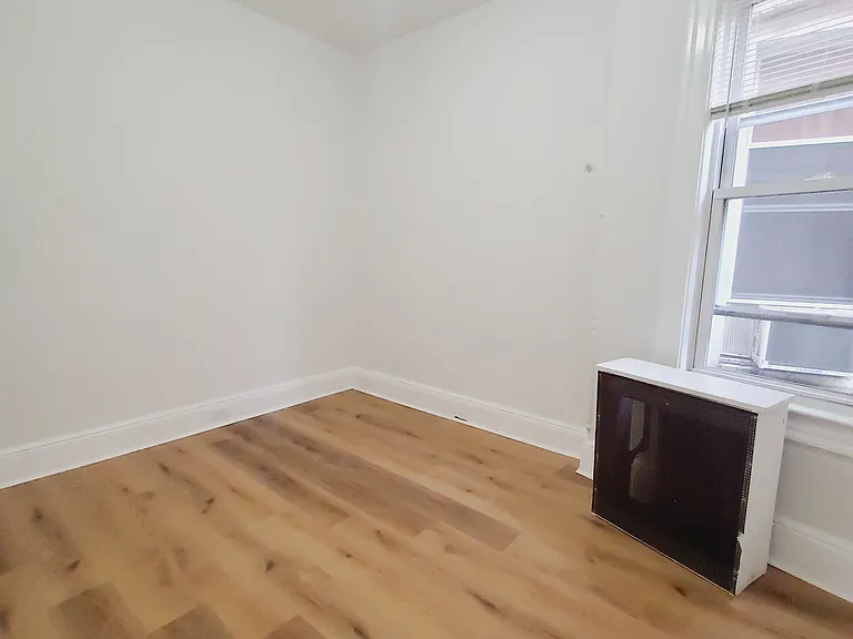 133 Boyd Ave #2L — Photo 3