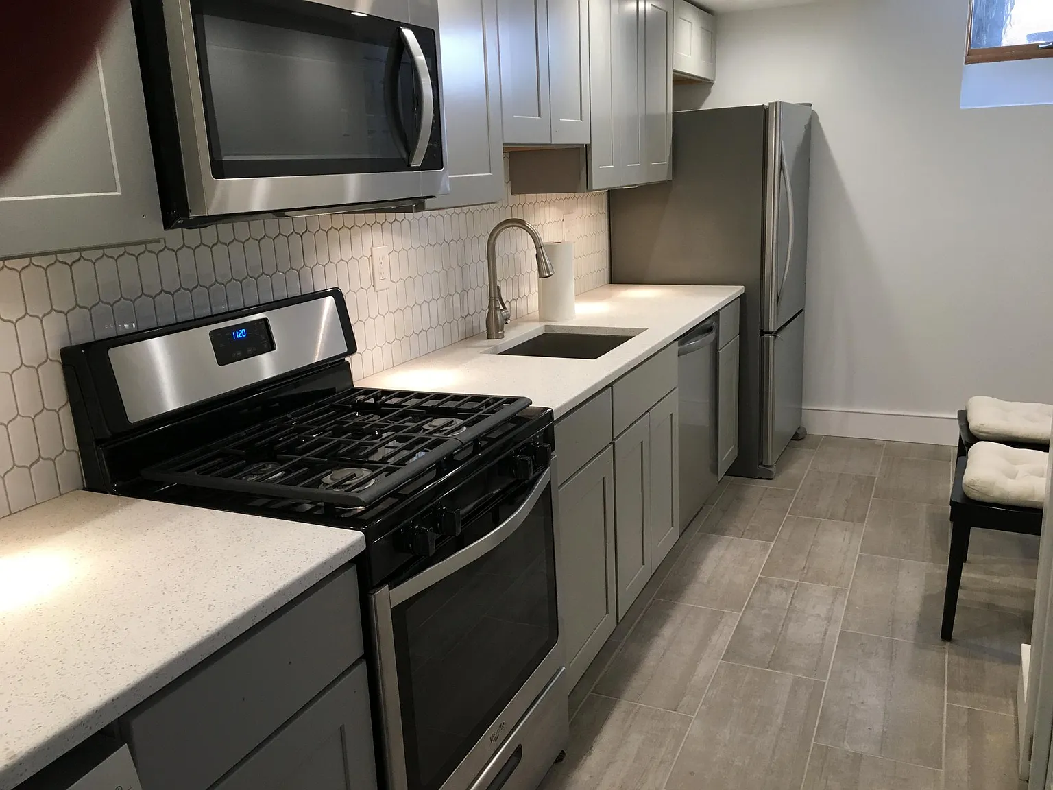 2 bed, 684 sqft, $1,950 — Photo 4