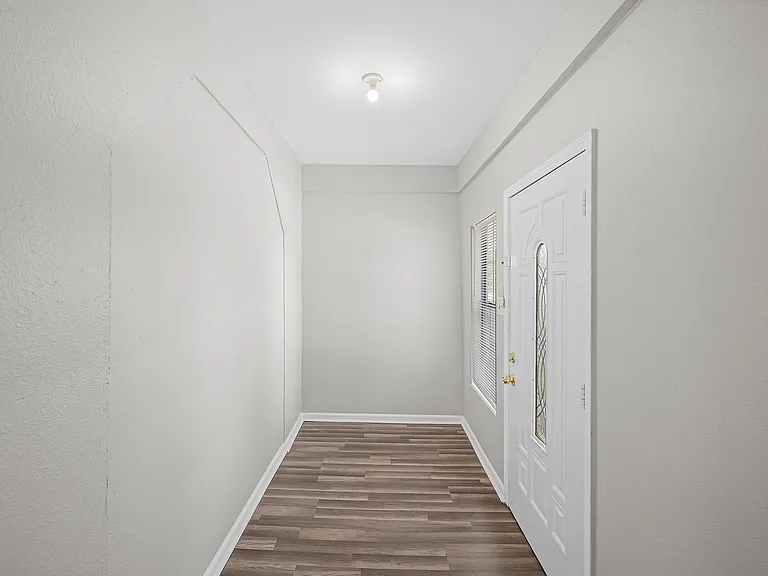 1322 Magnolia St — Photo 3