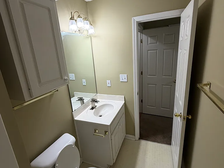 334 W Pointe Dr — Photo 17
