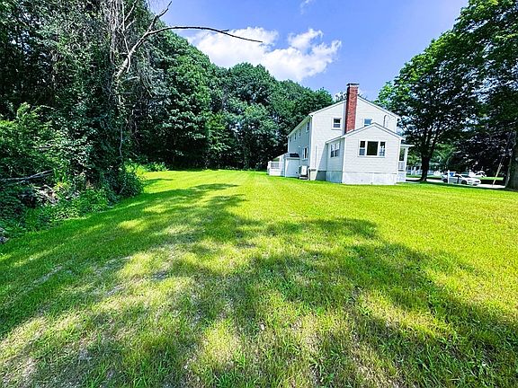 4th image of 53 Marian Dr