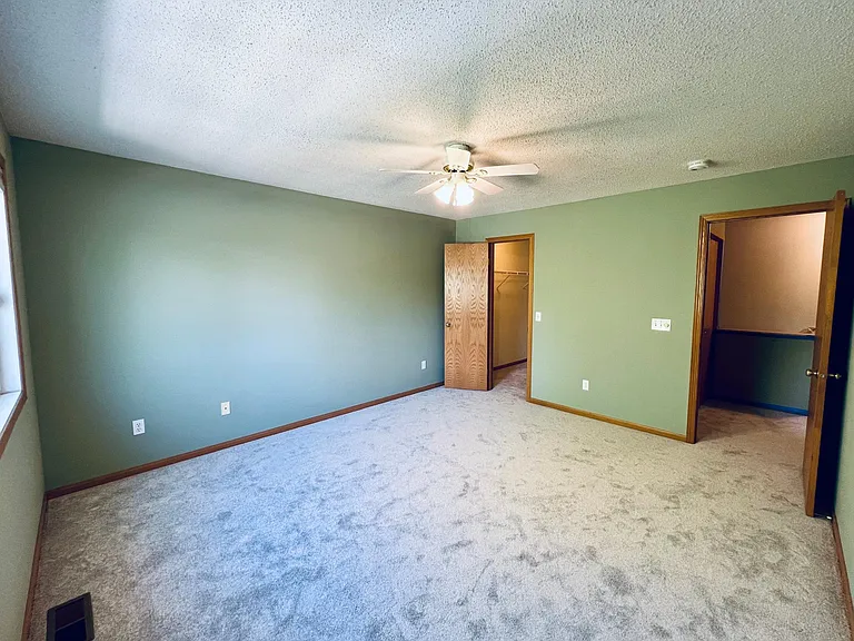 Master Bedroom (angle 1)