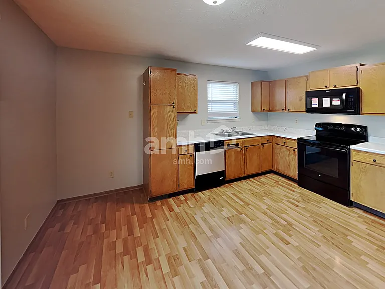 1168 Fielding Ln — Photo 4