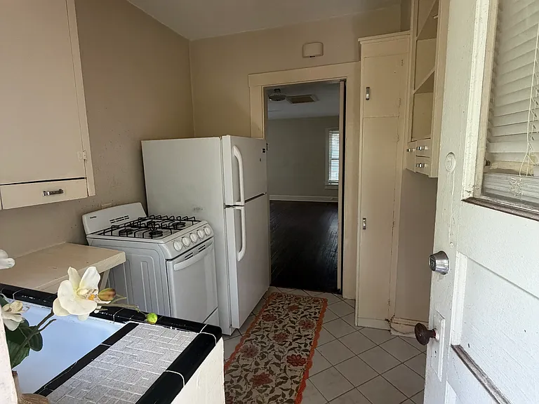 824 1/2 E University Ave #4 — Photo 13