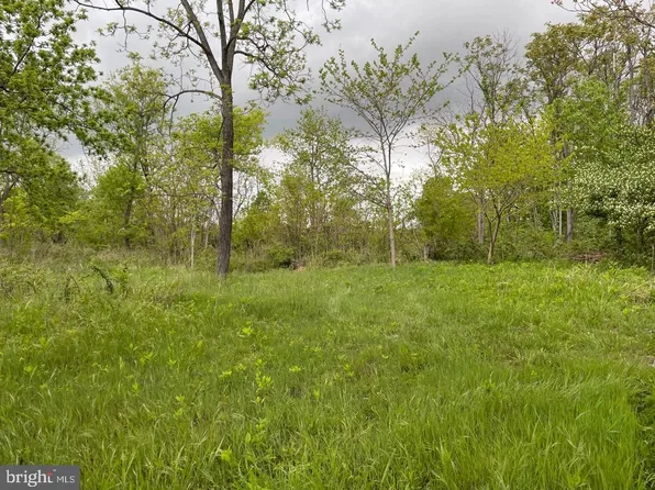 7 Jamestown Rd, Summit Pt, WV 25446