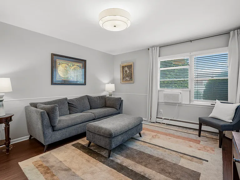 315 Maple Ave — Photo 13