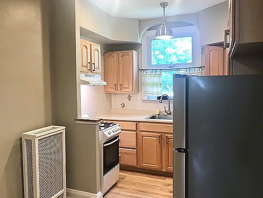 2nd image of 32-60 32nd St #2