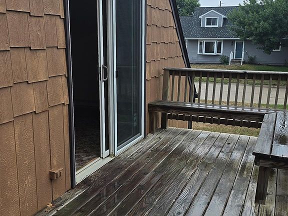 2nd image of 406 E Walnut Ave