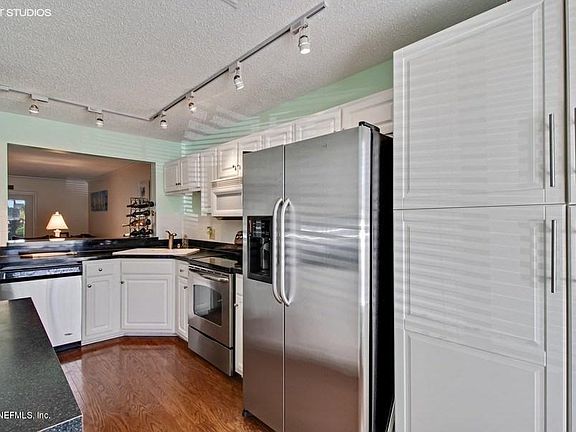 4th image of 702 Marsh Cove Pl
