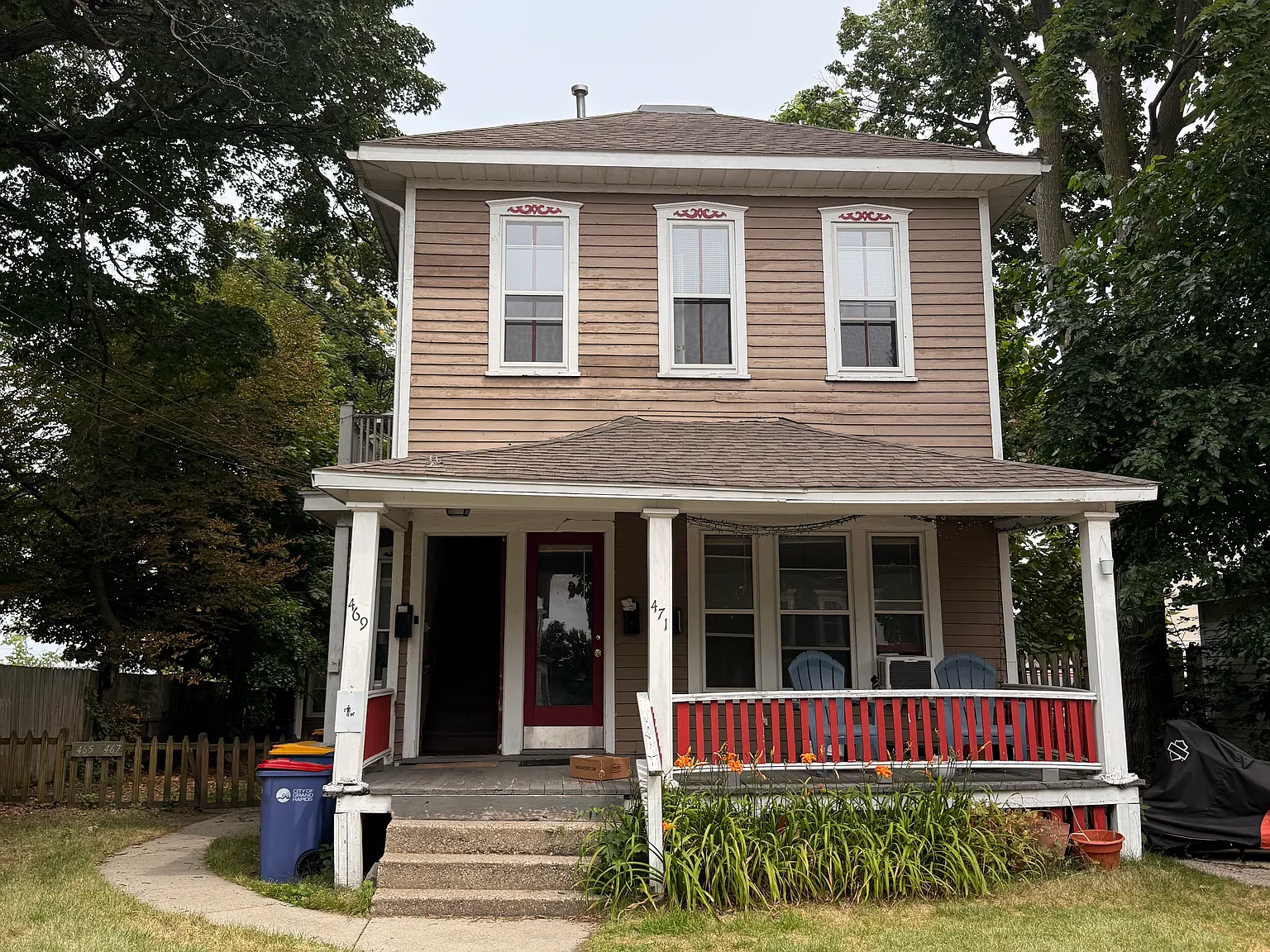 469 Crescent St NE — Photo 1
