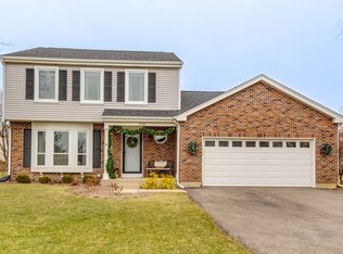 1035 Pembridge Rd, Lake Zurich, IL 60047