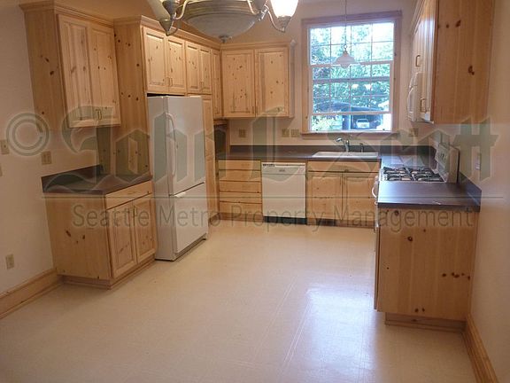 5th image of 12612 167th Pl NE