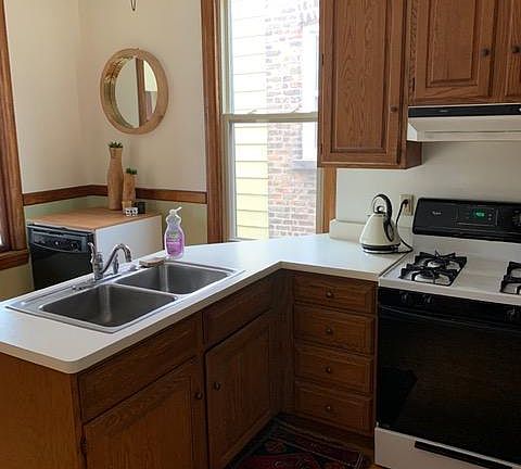 5th image of 2733 N Troy St #1
