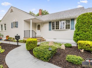 2 Chestnut Ridge Rd, Holmdel, NJ 07733