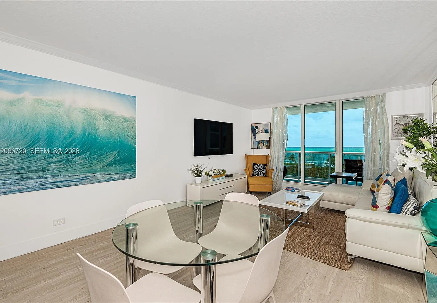 Roney Palace Condo — Photo 2