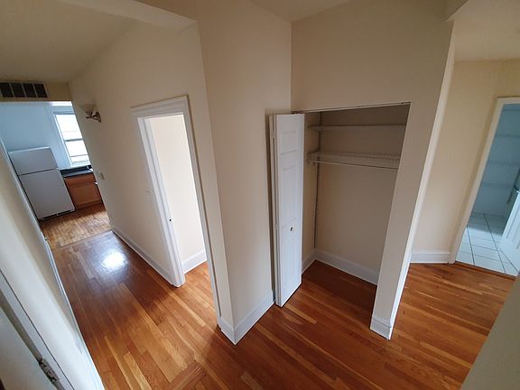 2nd image of 1236 N Wolcott Ave #3