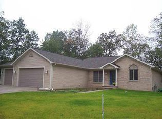 1329 Fentonwood Dr, Fenton, MI 48430