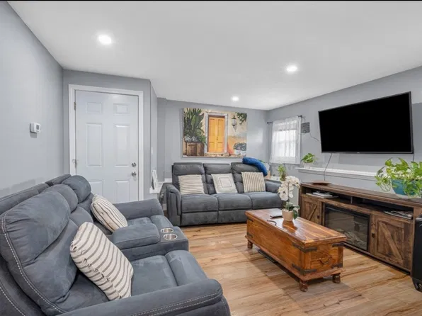 48 W Adams St #1, Lowell, MA 01851