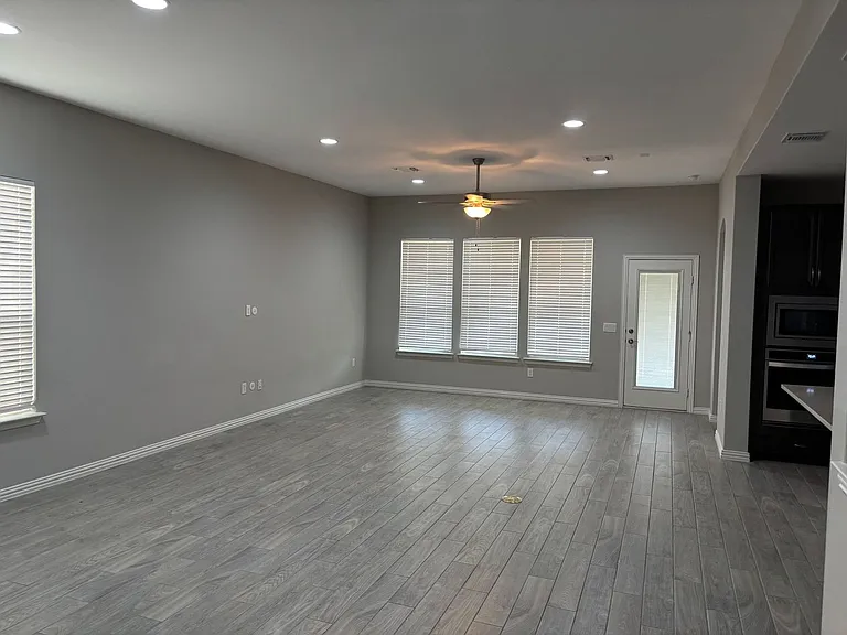 4509 Expedition Dr — Photo 2