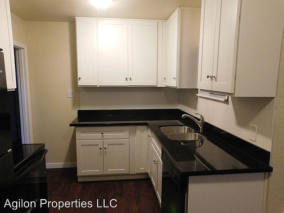 4th image of 2909 61st Ave NE
