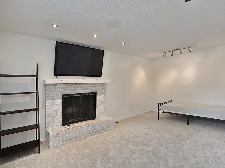 293 Sumption Dr — Photo 16