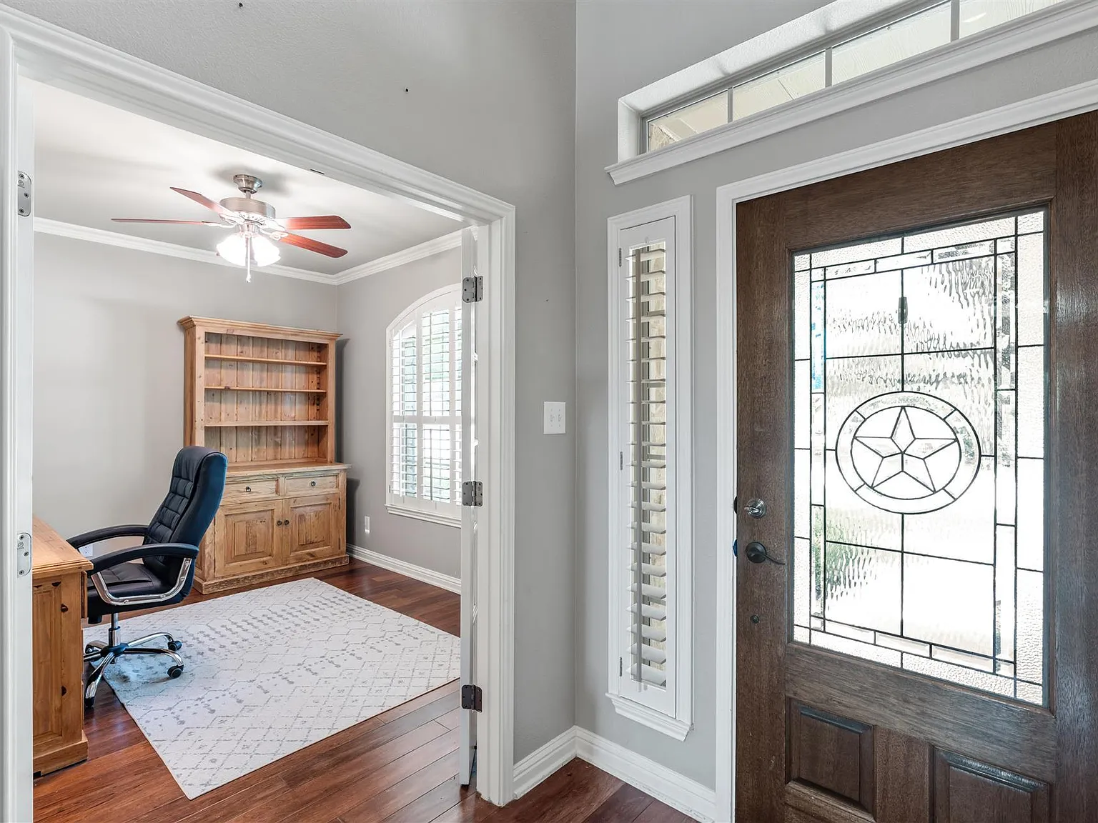 5 bed, 3.0 bath, 2828 sqft, $3,900 — Photo 4