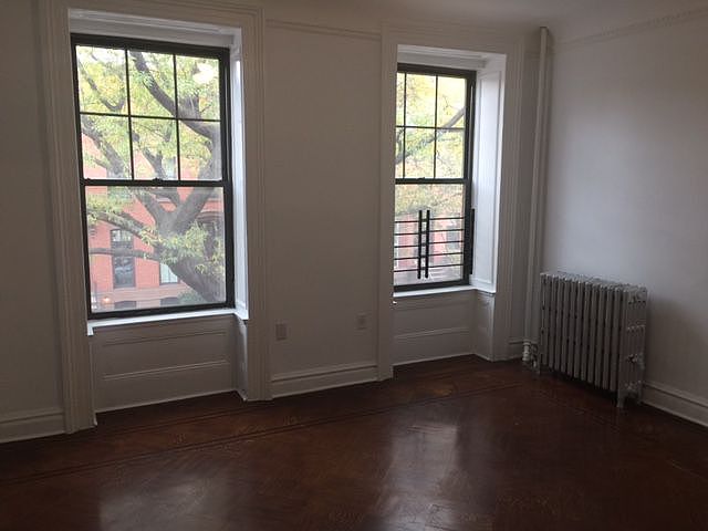 1st image of 120 Saint James Pl
