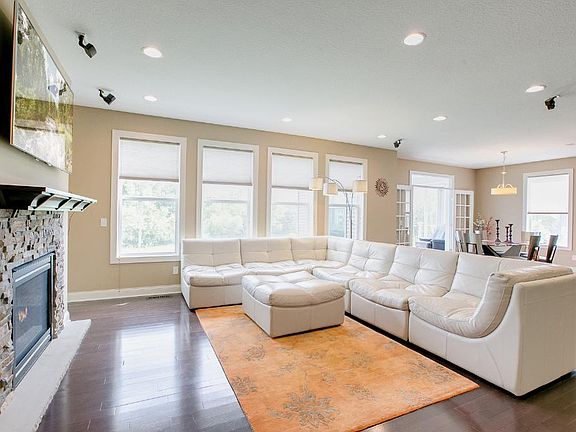 3rd image of 6055 Zanzibar Ln N