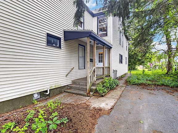 4th image of 613 Spring St W