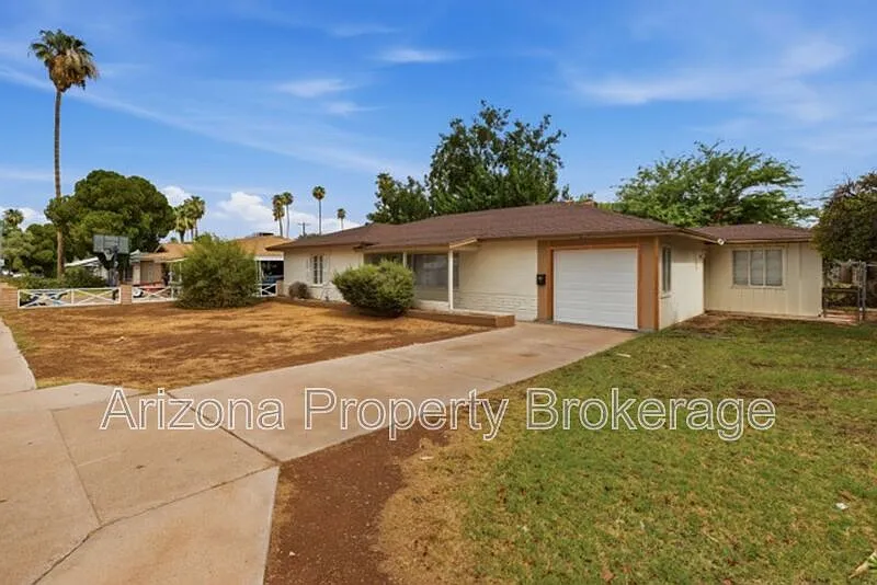 3 bed, 2.0 bath, 1481 sqft, $2,095 — Photo 2