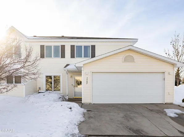 3982 Meadow Brook Ct, Grand Forks, ND 58201