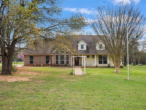 2nd image of 1449 Wylie Ln